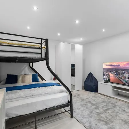 Quiet 3br House - Perfect For Groups דירה ברטיסלאבה