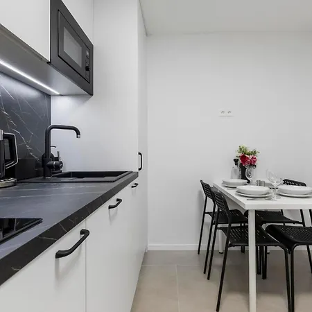 Quiet 3br House Perfect For Groups Apartment