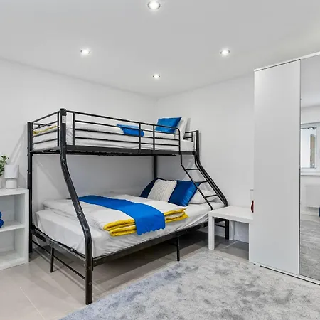 Quiet 3br House - Perfect For Groups Апартаменты *