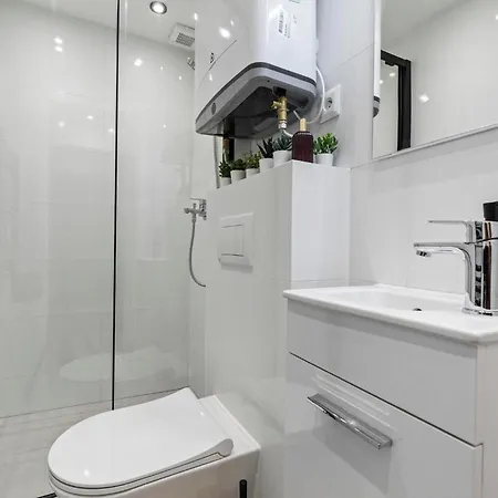 Апартаменты Quiet 3br House - Perfect For Groups Братислава