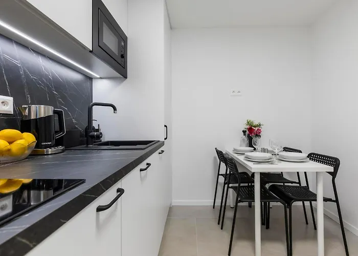 Quiet 3br House - Perfect For Groups Apartment