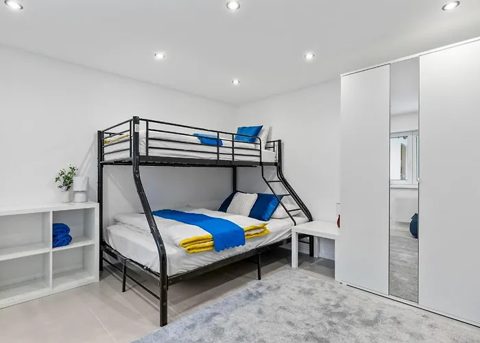 Quiet 3br House - Perfect For Groups アパート *