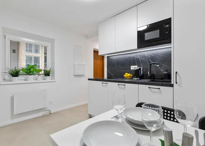 Quiet 3br House - Perfect For Groups アパート *