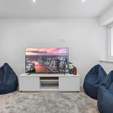 Quiet 3br House - Perfect For Groups Lejlighed