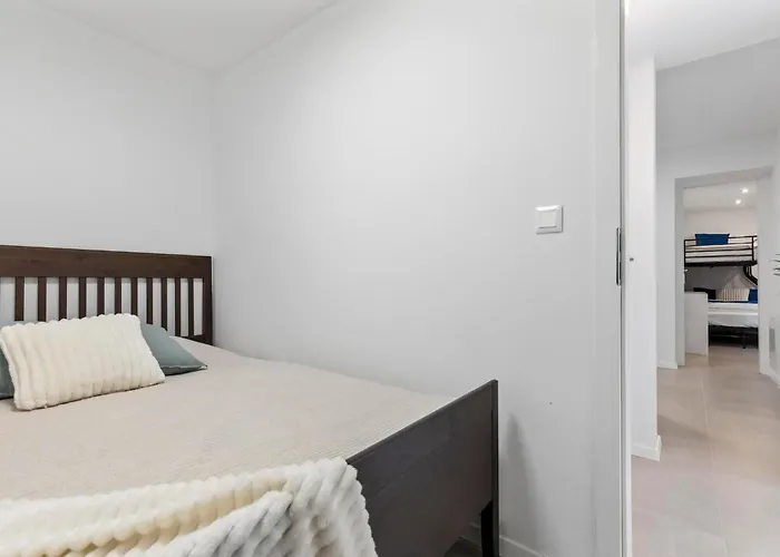 Quiet 3br House - Perfect For Groups Lejlighed